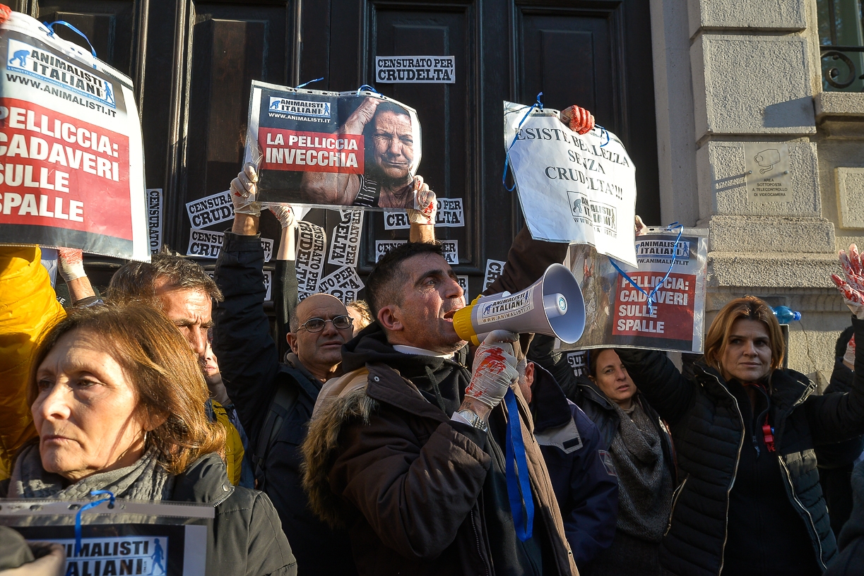 Manifestazione di protesta contro le pellicce a Milano