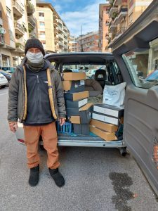 Foto donazioni cibo (4)